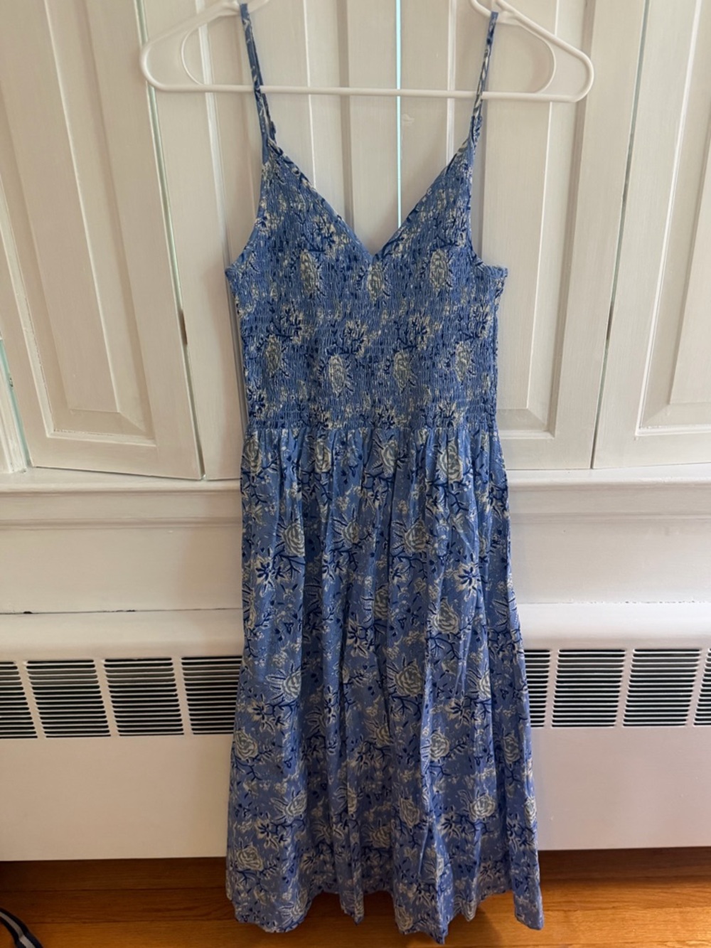 New DRA Anthropologie Smocked Fit Flare Dress Blue Midi Floral Size XS